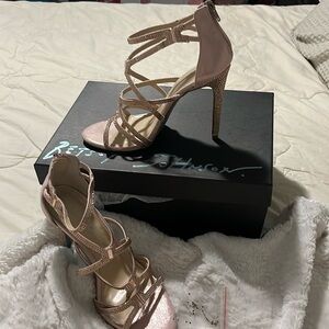 Betset Johnson heeled sandal color blush good condition